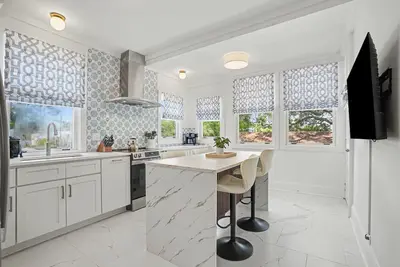 Image de Modern Coastal Retreat Steps to the Beach | Heated Pool Access