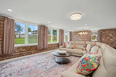 Image de Brand New Coastal Living Steps to the Beach | Heated Pool Access