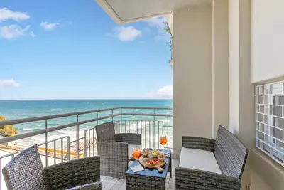 Image de Kenyon Charm - Total Sea View, Alassio, Italy