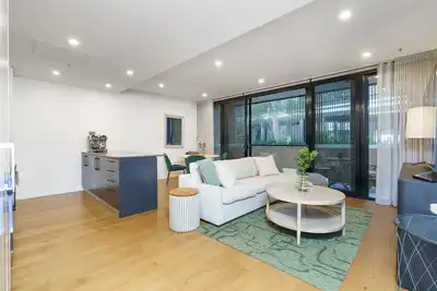 Image de Scandi Apartment Above Kingston Dining + Balconies