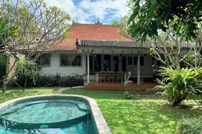 Image de Stylish 3-bedroom joglo villa with Ac and pool 800m from the beach
