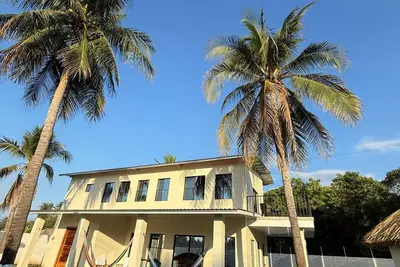 Image de Just 5-minutes away to the beach. Spacious 5-bedroom house at Costa Azul, Metalio