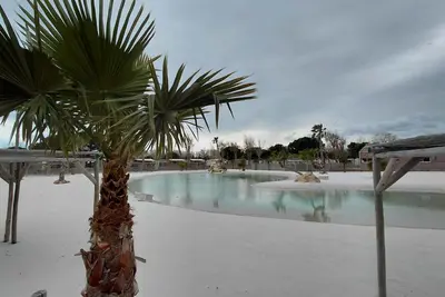 Image de Mobil'home climatisé accès plage, lit 160, 2 Sdb, 2 Wc