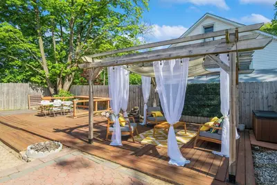 Stylish Hudson Valley Gem with Pergola Lounge