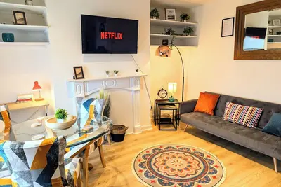 Image de 2 Bed House | 8 Mins to Leeds City Centre | High-speed WiFi & Free Parking