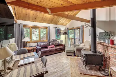 Image de Whitefish Lake Couples Escape w/ Community Perks!