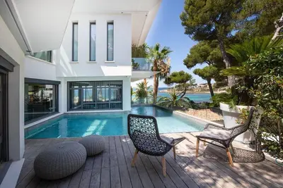 Image de Luxury Seafront Villa with 2 Private Pools