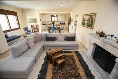 Image de Gravias Villa avec cheminée et barbecue, vue montagne et rivière