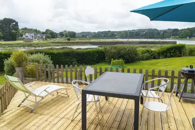 Image de Maison rénovée, vue mer, bord de mer. Plage à pied 5 mn. Jardin. 8 personnes