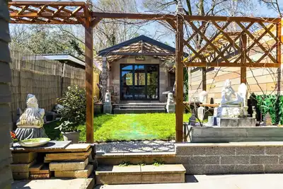 Image de Family Home with Garden Room & Woodland Views