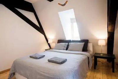 Image de Sunny mansard in the heart of Old Town