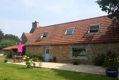 Image de Maison de vacances « Le Jardin De La Rose Bleue » avec terrasse et jardin privés