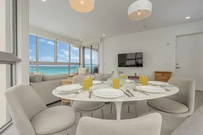 Image de Modern 3br Corner Condo | Ocean Views