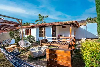 Image de Romantic Cabin : Stone bathtub and private fire pit
