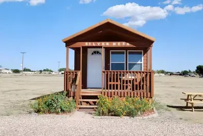 Silver Mesa Cabin - Cozy Getaway in Silverton, Tx