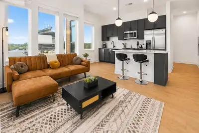 Image de Luxury Palmer Parkside Condo w/ Regions Field View