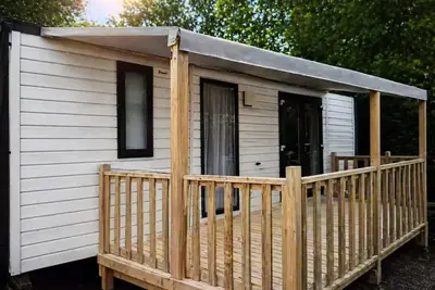 Image de Mobilhome 31 m² Neuf 2 chambres n° 80 Terrasse couverte, climatisé, 2/5 Pers Samedi - Samedi 4 Ã  5 personnes - 4 pers. inclus d