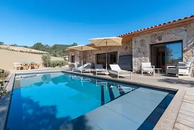 Image de La Villa Frassolo - Belle terrasse avec piscine