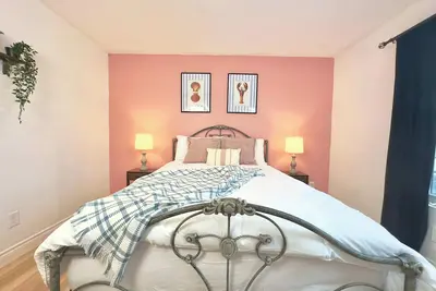 Image de Two Private Rooms at Port Colborne Retreat