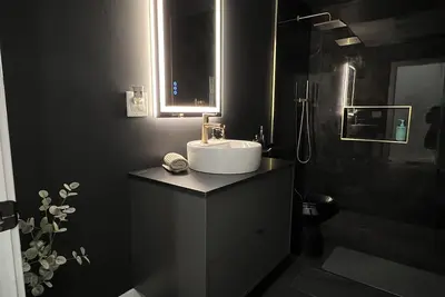 Image de World Cup Luxury Home. 7 miles to Gillette!