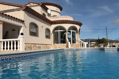 Image de Amarella Costa Dorada House with 3 bedrooms and pool for groups and families
