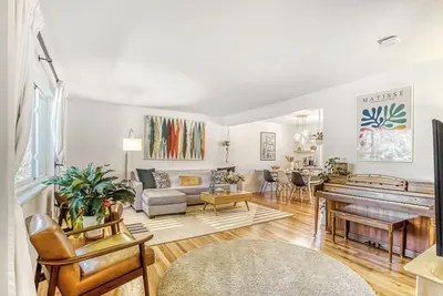 Image de Family-Friendly Home, 10-min to Downtown
