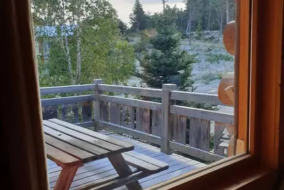 Image de Magnifique chalet en rondins non calibrés avec 3 chambres et une mezzanine