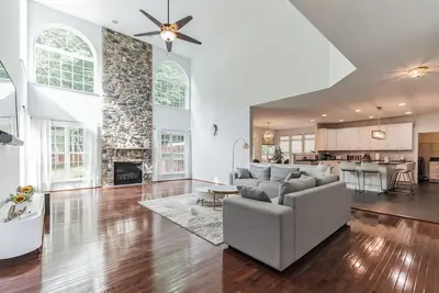 Image de Spacious 6-bedroom Luxury house in a quiet area