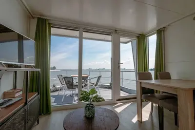 Image de Unique houseboat with panoramic view of the Veluwemeer|Nature, sauna & boats