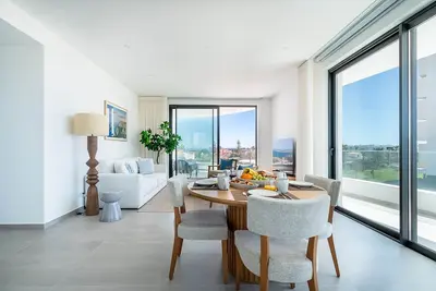 Image de Sunlit Vista - Panoramic Balcony with Sea View