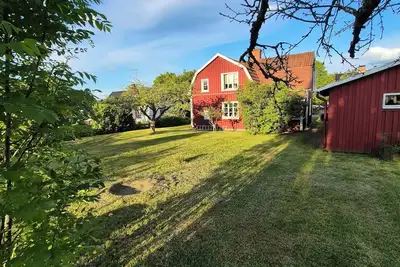 Image de Charming Swedish Red House w Garden – 10 Min to Astrid Lindgren’s World