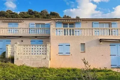 Image de F2 dans une maison vue sur mer, à 100m de la plage