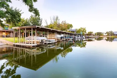 Image de Lakefront Escape~Dock Access~Patio~Lake Lbj