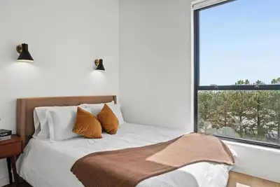 Image de 2 Br / rooftop views of city, South End