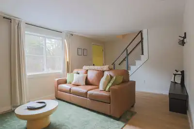 Image de Shoreline Scandi Suite: Townhouse Near Trails
