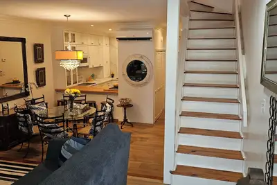 Image de 3-bedroom newly renovated condo in tranquil Paradise Island
