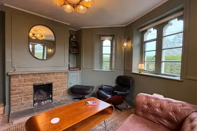 Image de Cotswolds Castle, Sleeps 8 with Enclosed Garden