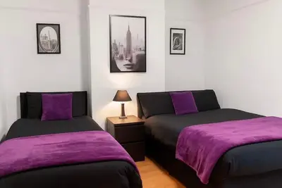 Image de House Sleeps 10 with Enclosed Garden