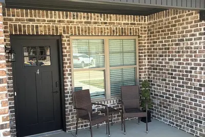 Image de Brand new Cozy 2-bedroom condo in beautiful Berea