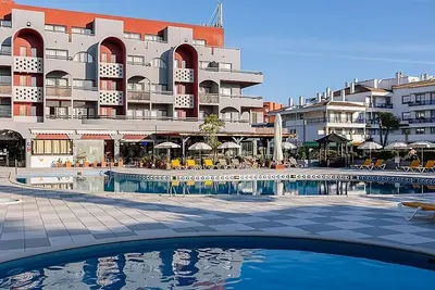 Image de Relaxing Getaway Awaits! 2 Swimming Pools, Shuttle, Free Parking, Beach Access!