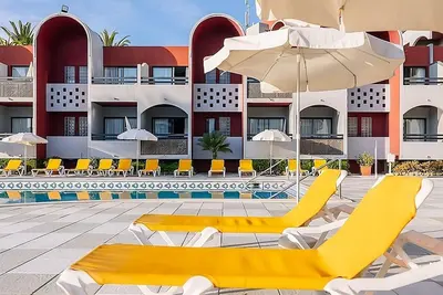 Image de Pleasant Stay, Convenient Location! Beach Access, 2 Outdoor Pools, Free Parking!