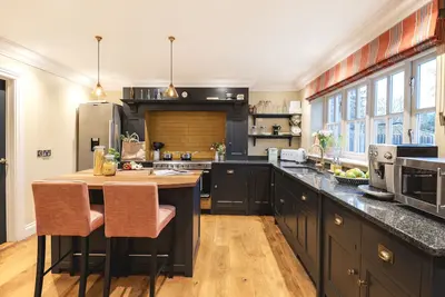 Image de Kyuquot House -  a house that sleeps 8 guests  in 4 bedrooms