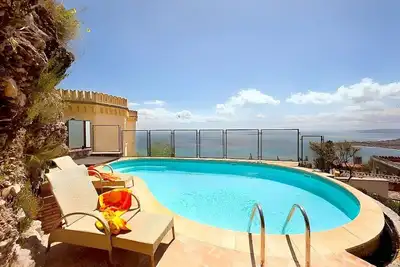 Image de Villa Doride Piccola: An elegant and welcoming two-story villa which faces the sun and the sea, with Free Wi-Fi.