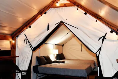 Image de Wonderful Glamping Adventure for Friends and Family: Luxurious Safari Tent on the Cibolo Creek in Marion, Texas