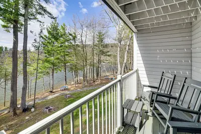 Image de Lake & Boat Slip Access! Family Condo in Greentown