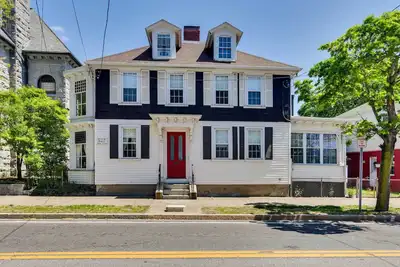 Image de Walk to Warren Beach! Historic Building w/ 2 Units