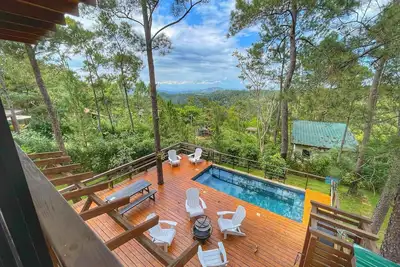 Image de Escalade en forêt · Villa Completa · Piscine · Barbecue · Jusqu'à 12 personnes