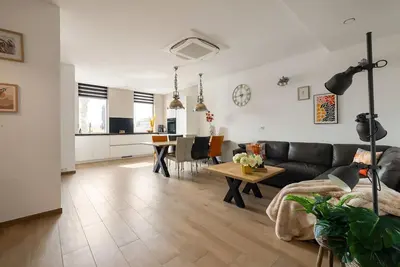 Image de Modern, comfortable residence in Abbenes featuring a bright open-plan living space, perfectly suited for short and extended stays.
