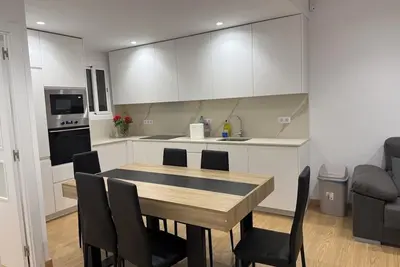 Image de 4-bedroom apartment with Ac in vibrant Barcelona
