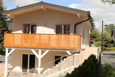Image de Appartement \"Haus am Mühlteich\" avec vue sur le lac, balcon et terrasse